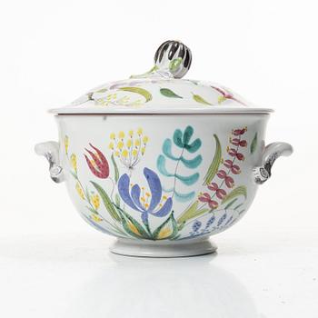 Stig Lindberg, A faience tureen with lid and handles, Gustavsberg Studio.