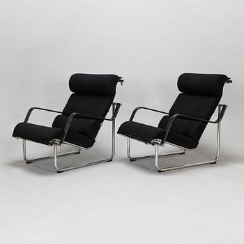 Yrjö Kukkapuro, a 1980s pair of 'Remmi' armchairs for Avarte.