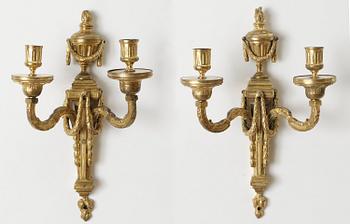 606. APPLIQUER, för två ljus, ett par. Louis XVI-stil, 1800-tal.