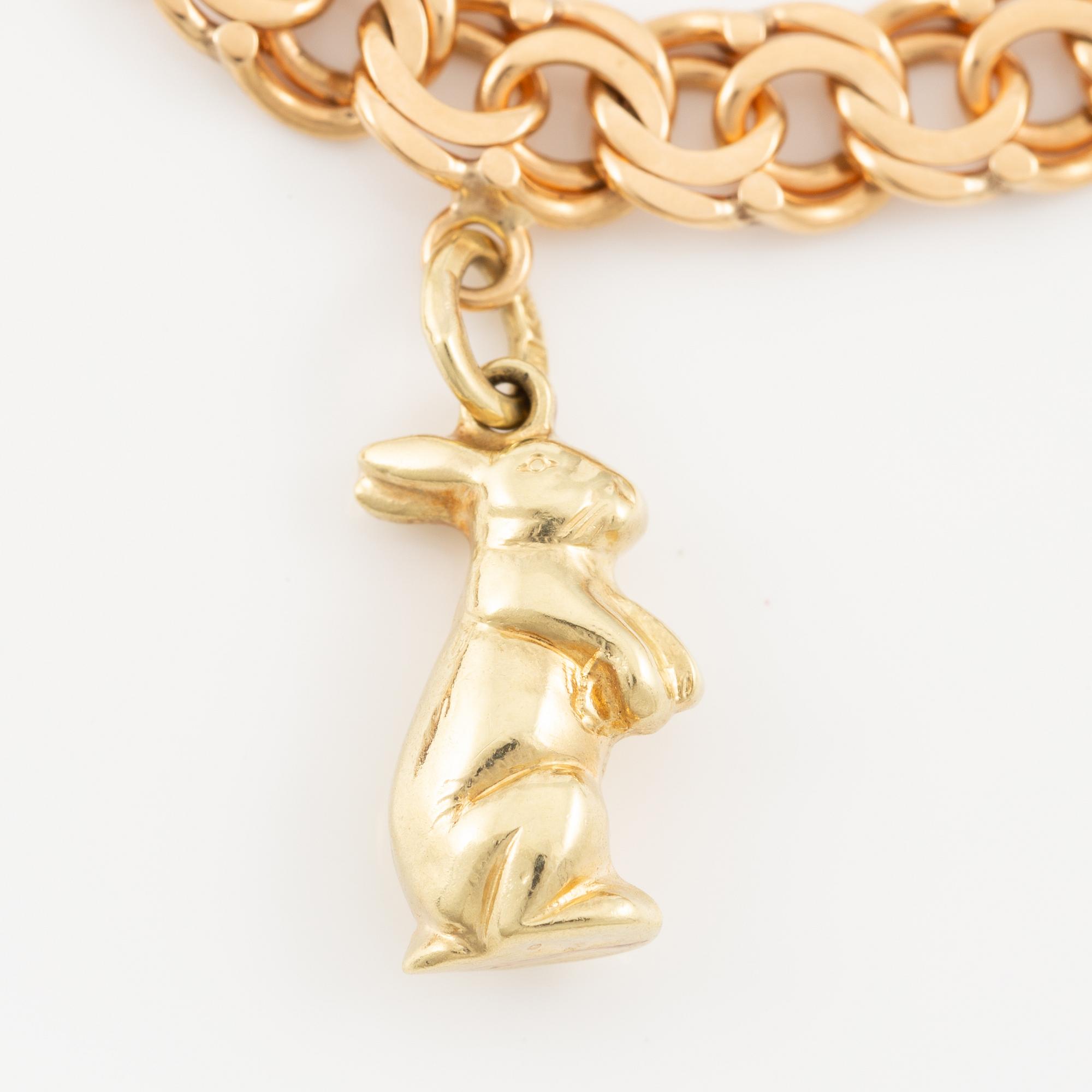 Bracelet 18K gold with charms.