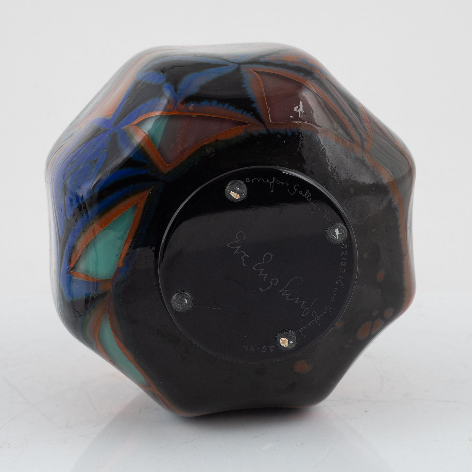 Eva Englund, vas, Millefiore Röd", Orrefors Gallery, 1990.