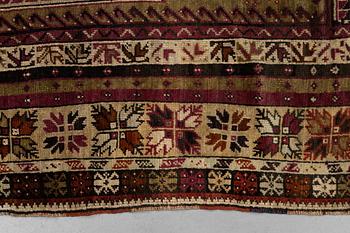 Matta, antik Avanos, ca 180 x 136 cm (samt 5 resp. 6 cm slätväv på vardera kortsida).