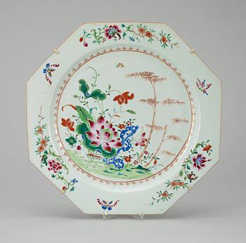 A famille rose serving dish, Qing dynasty, Qianlong (1736-95).