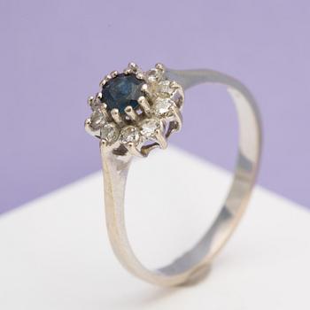 RING, med safir samt briljantslipade diamanter ca 0.25 ct.