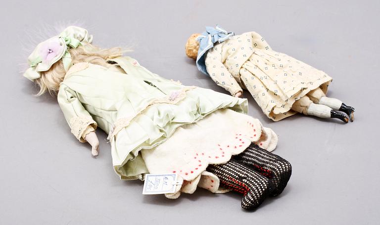 FLICKDOCKA, biskvi, modell 3200, Armand Marseille, Tyskland samt POJKDOCKA, biskvi, 1800/1900-tal.