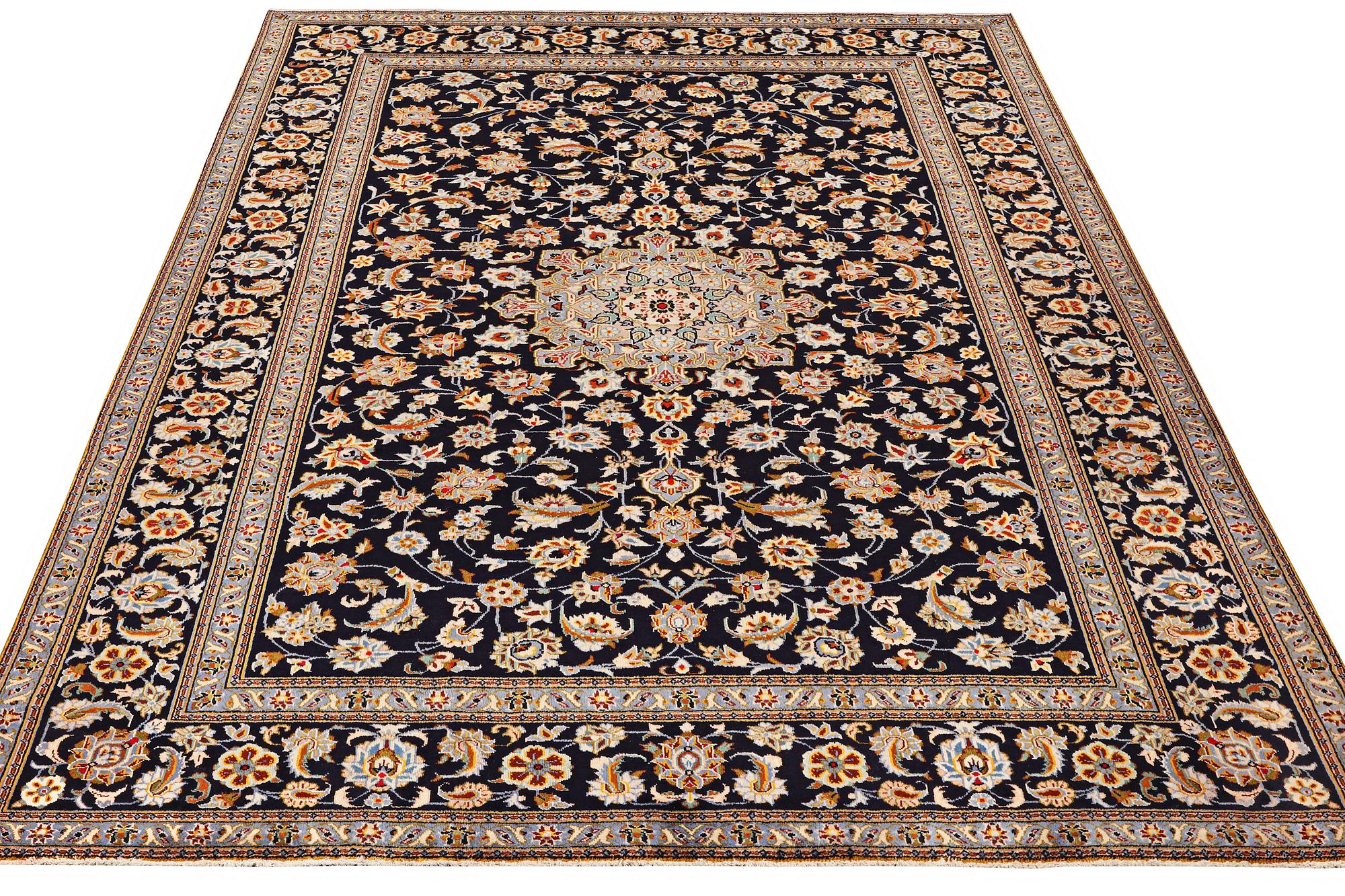 A carpet, Kashan, ca 361 x 248 cm.