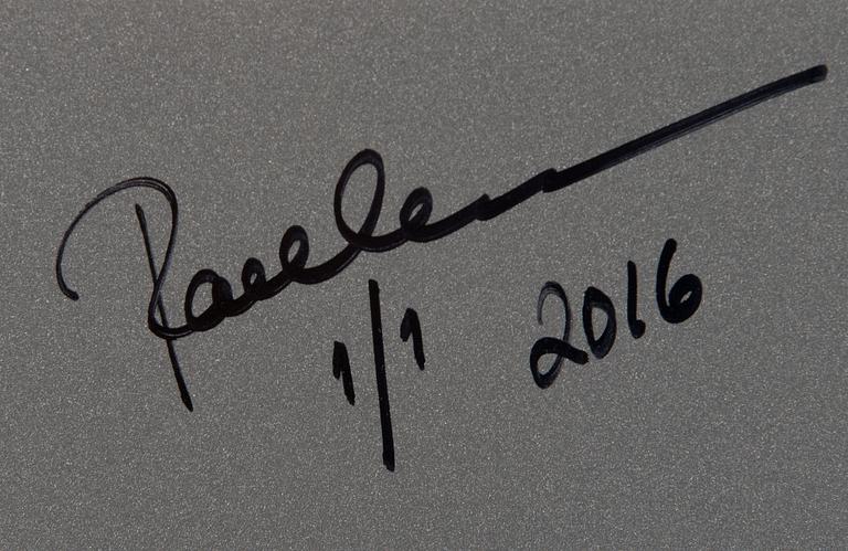 Paola Suhonen, värivedos lasille, a tergo signeerattu ja päivätty 2016, numeroitu 1/1.