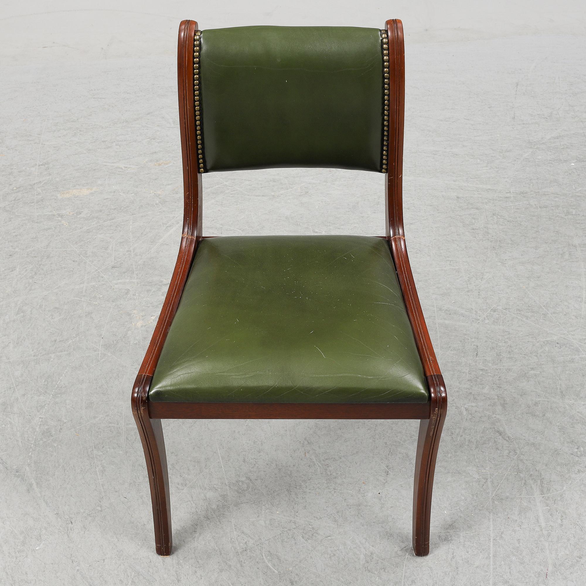 SKRIVBORD OCH STOL, England, 1900-talets slut.