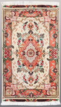 A RUG, Tabriz part silk , s.k 50 Radj, ca 120 x 77 cm.