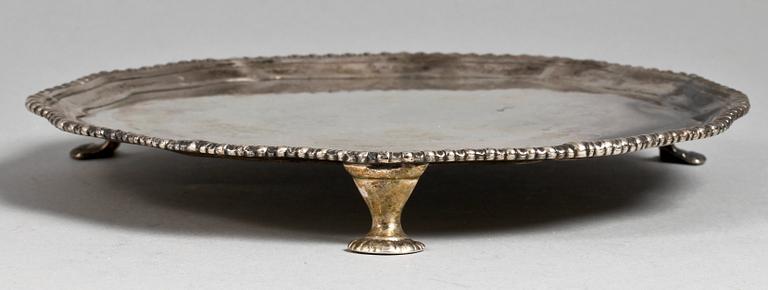 PRESENTERBRICKA, silver. Trol Ebenezer Coker, London, England 1771. Vikt 348g.