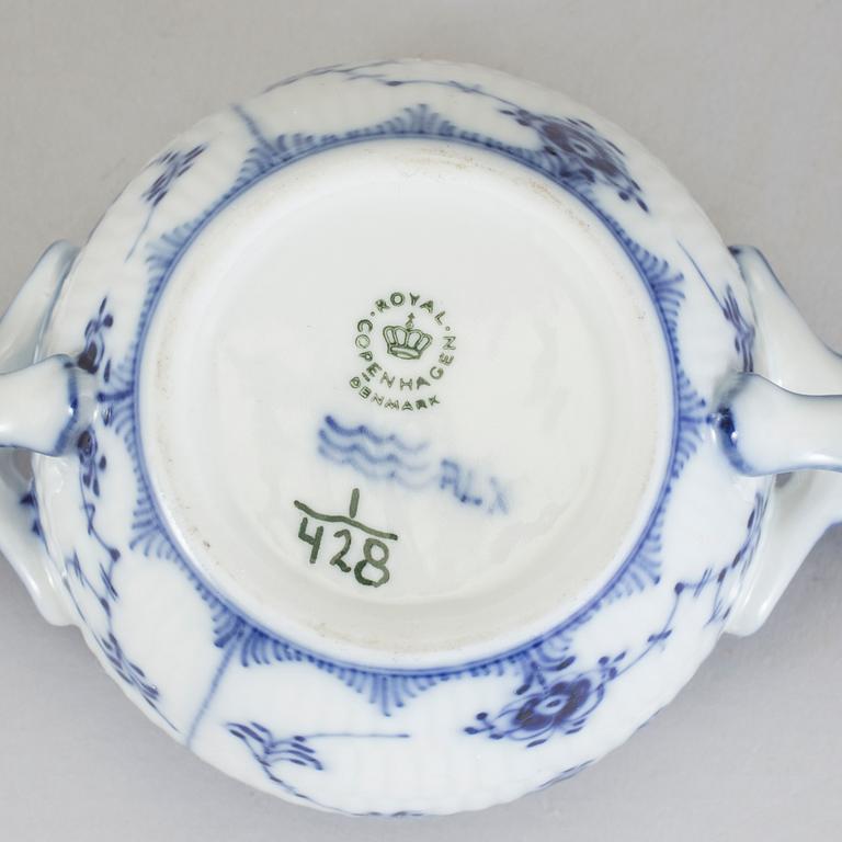 SERVISDELAR, 41 delar, porslin, "Musselmalet", Royal Copenhagen.