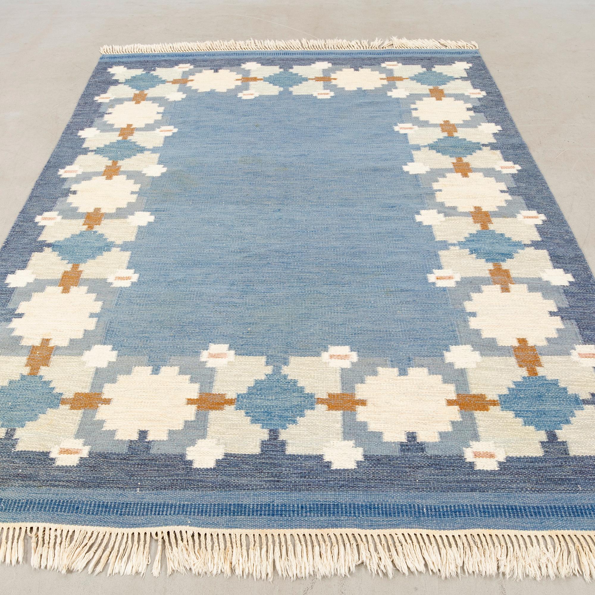 Matta rölakan signerad GG  (Gitt Grännsjö-Carlsson), ca 290x201 cm.