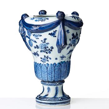 A blue and white vase, Qing dynasty, Qianlong (1736-95).