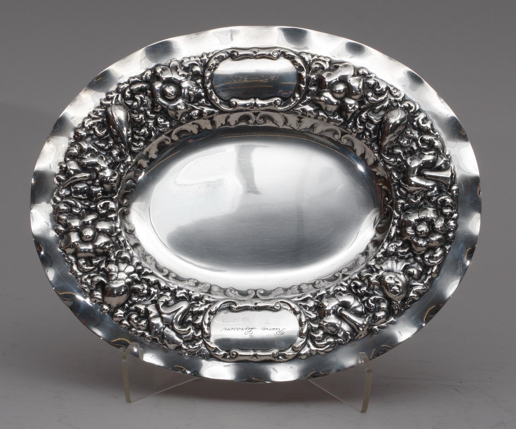PRESENTERFAT, silver. CG Hallberg, Stockholm 1944.