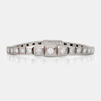 707. ARMBAND med briljantslipade diamanter otalt ca 2.00 ct. Kvalitet ca F-G/VS-SI.