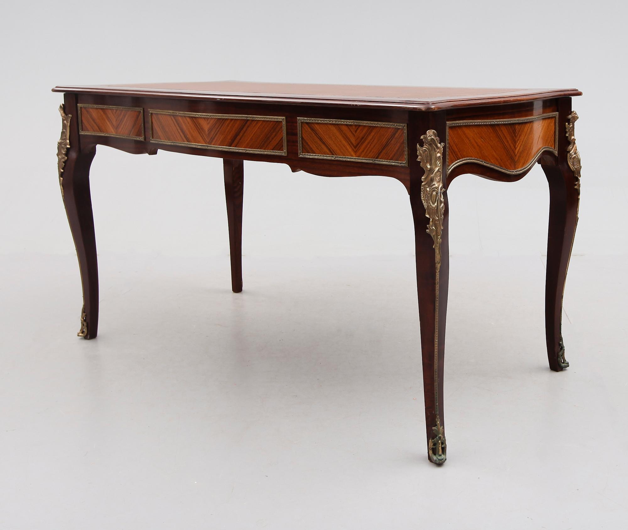 SKRIVBORD, rokokostil, 1900-talets andra hälft.