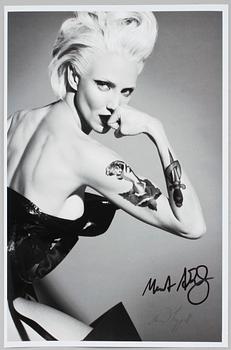 AUTOGRAFBILD, signerad Mert Alas och Marcus Piggot, 2000-tal.