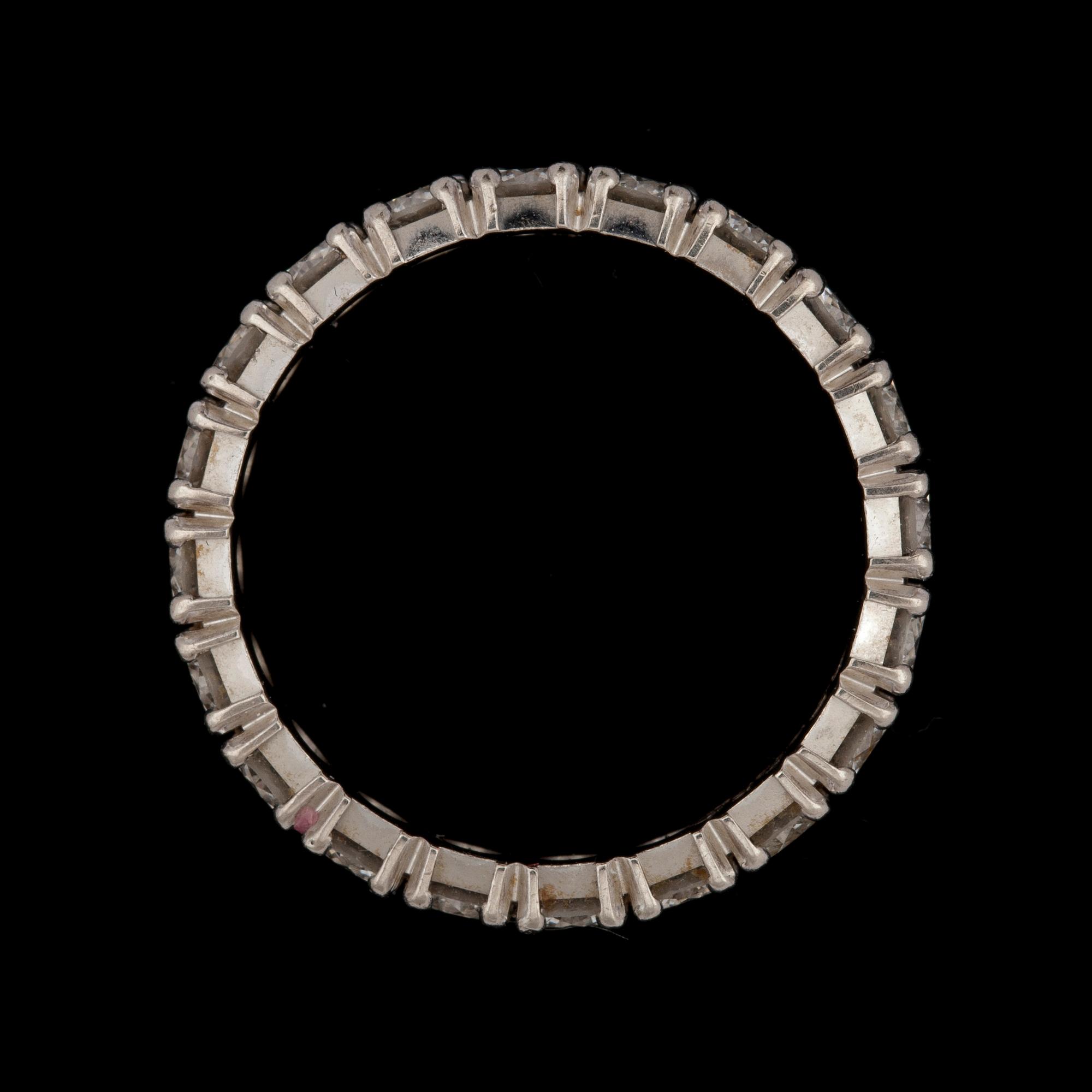 RING, sk helallians, 18K vitguld med briljantslipade diamanter ca 2,08ct enligt gravyr. Vikt ca 3,5g.