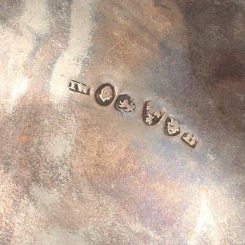 TEKANNA, silver, nyrokoko, John Walton, Newcastle, 1840. Vikt 719 gram.