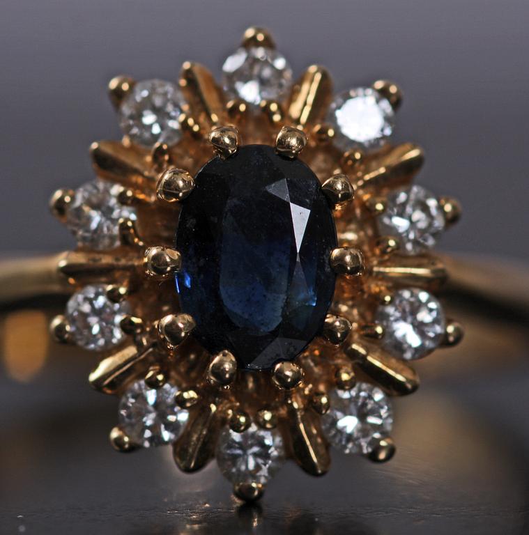 RING, guld 18 K m safir o briljanter.