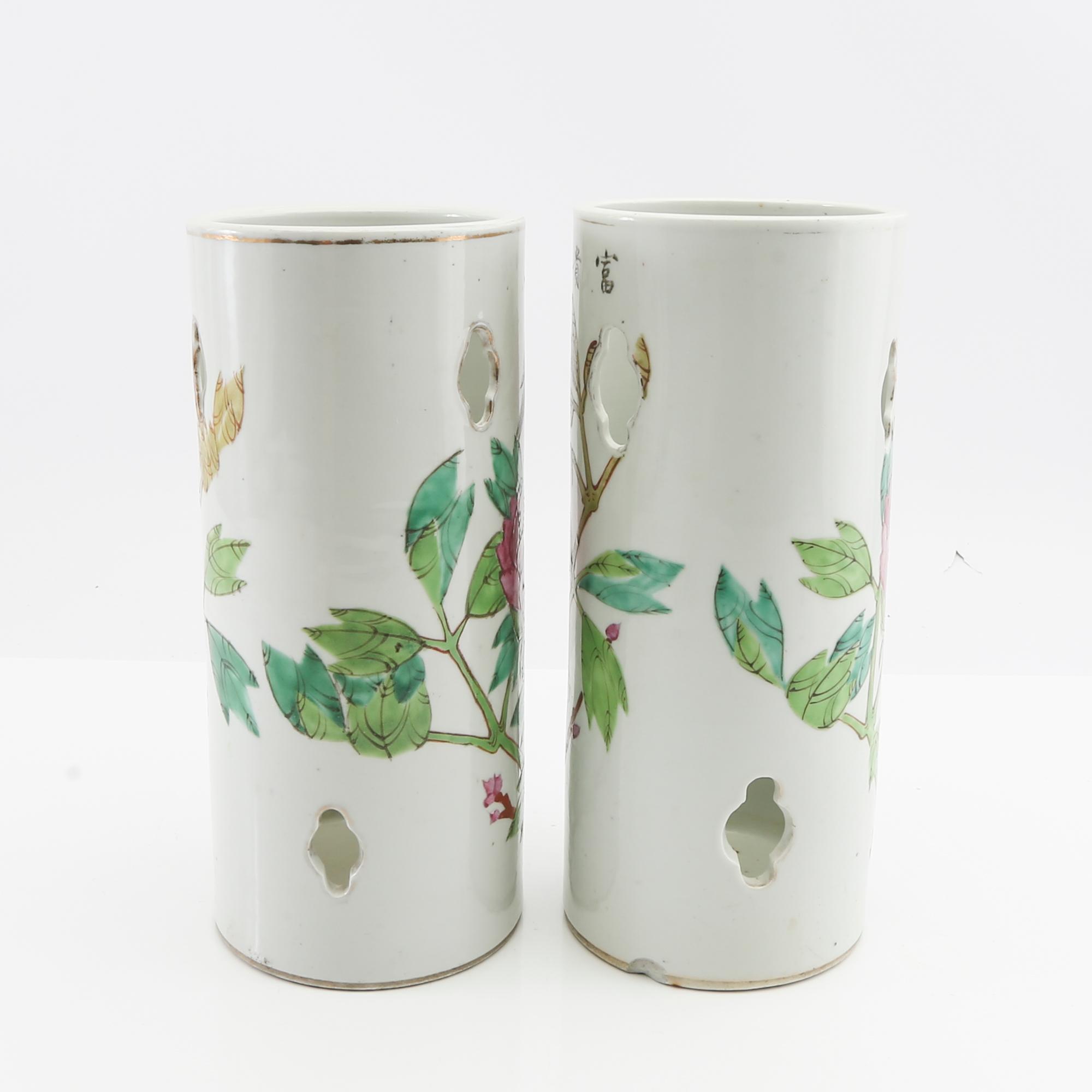 Perukvaser ett par Kina 1900-tal porslin.