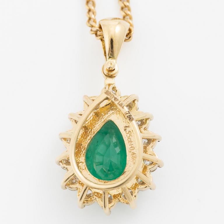 Gold necklace with a drop-shaped emerald and octagon-cut diamonds.