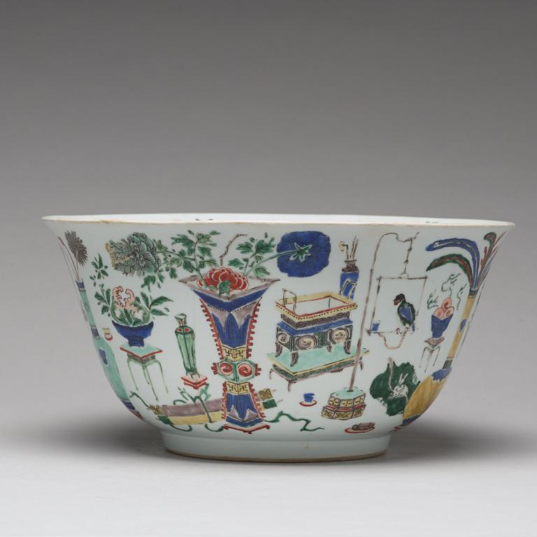 A famille verte punch bowl, Qing dynasty, Kangxi (1662-1722).