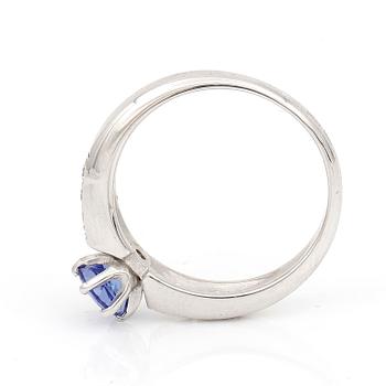 RING, vitguld 14K, tanzanit, ca 1.40ct, samt diamanter, totalt ca 0.20 ct. Tot ca 5 gram.