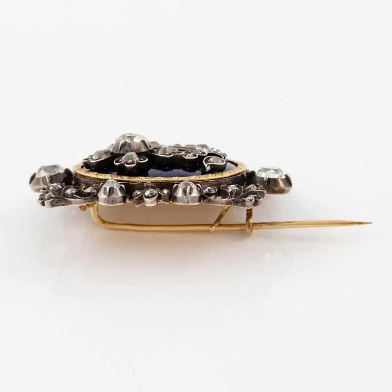 Brooch 18K gold and silver with enamel and old- and rose-cut diamonds.