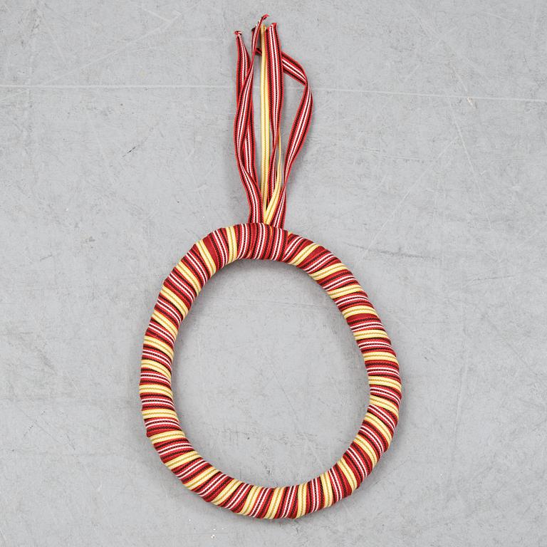 Folkdräkt, "Ölandsdräkten", 6 delar samt brosch i silver, 1900-tal.