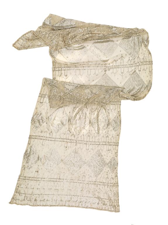 An early 1900s cream white scarf.