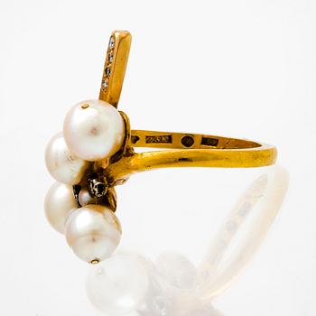 Ring 23K gold cultured pearls approx 4,5-7,5 mm and brilliant and single-cut diamonds.