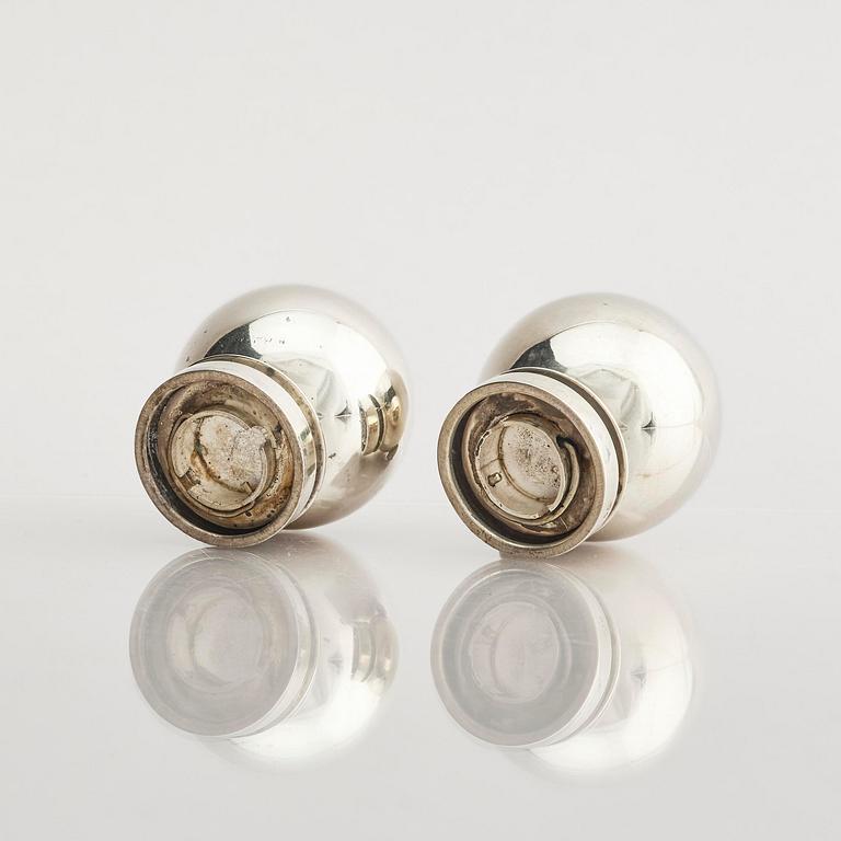 Georg Jensen, kryddsats, 4 delar sterling silver, design Harald Nielsen, modell "Pyramid", design nr 632, Köpenhamn 1945-51.