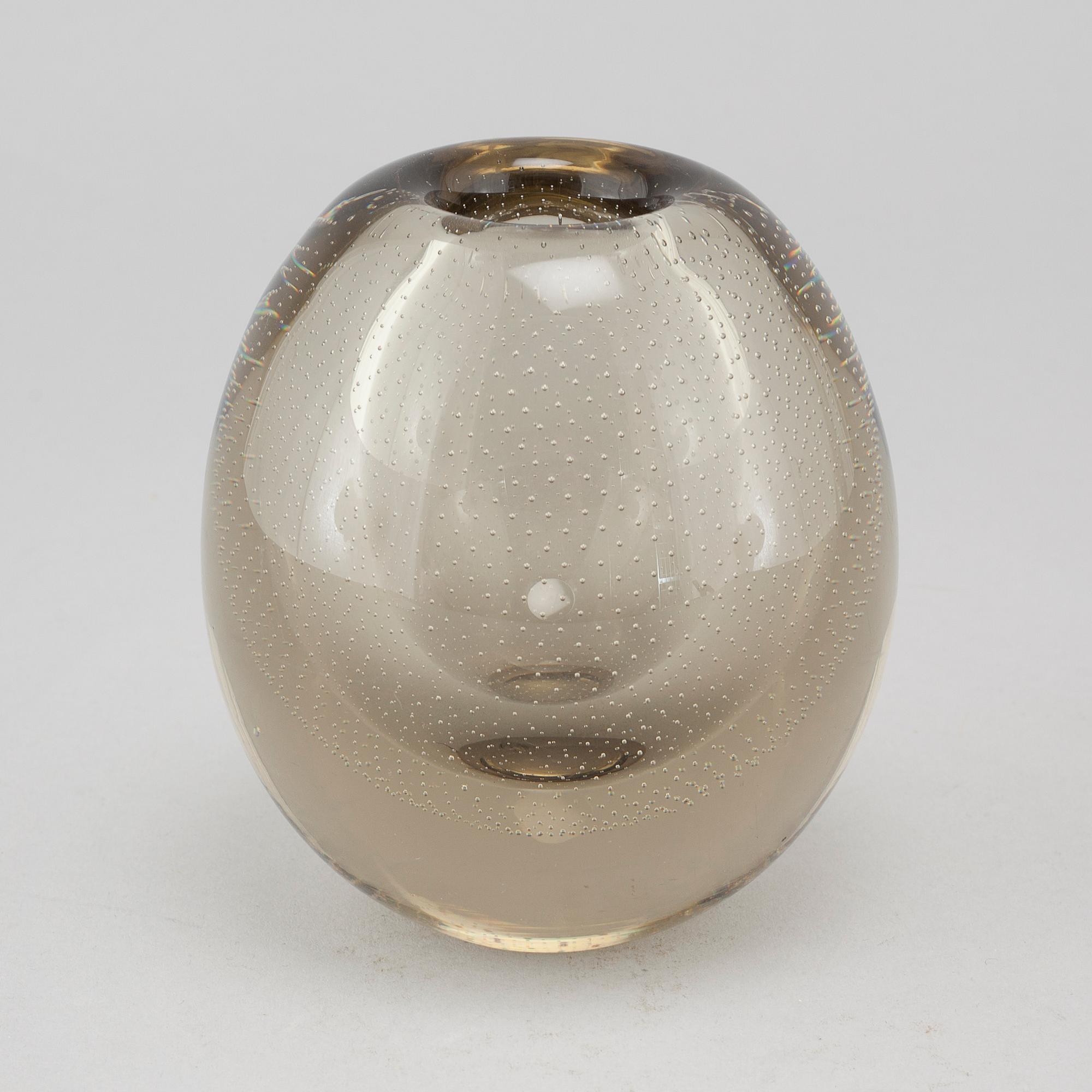 A glass vase by Gunnel Nyman, signed and dated 1947.