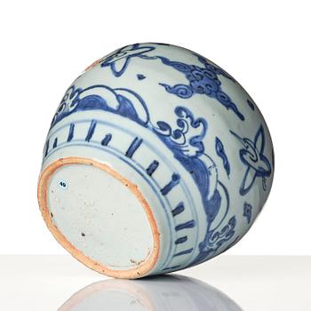 A blue and white 'crane' jar, Ming dynasty, 16th century.