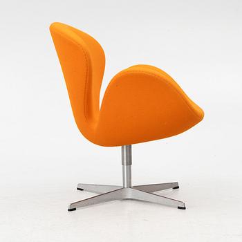 Arne Jacobsen, Fåtölj, "Svanen", Fritz Hansen, Danmark, 2000-tal.