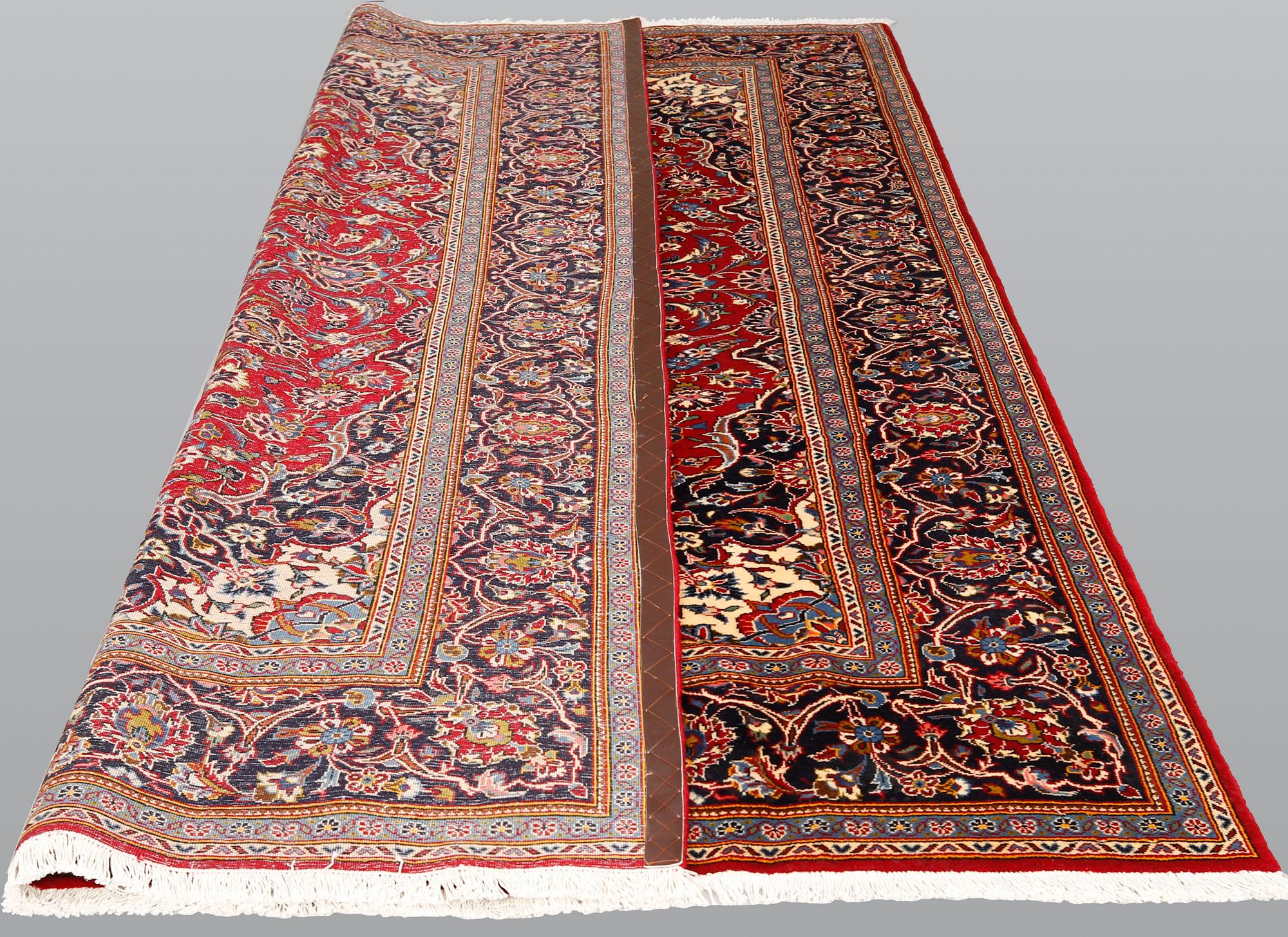A Kashan carpet, approximately 315 x 200 cm.