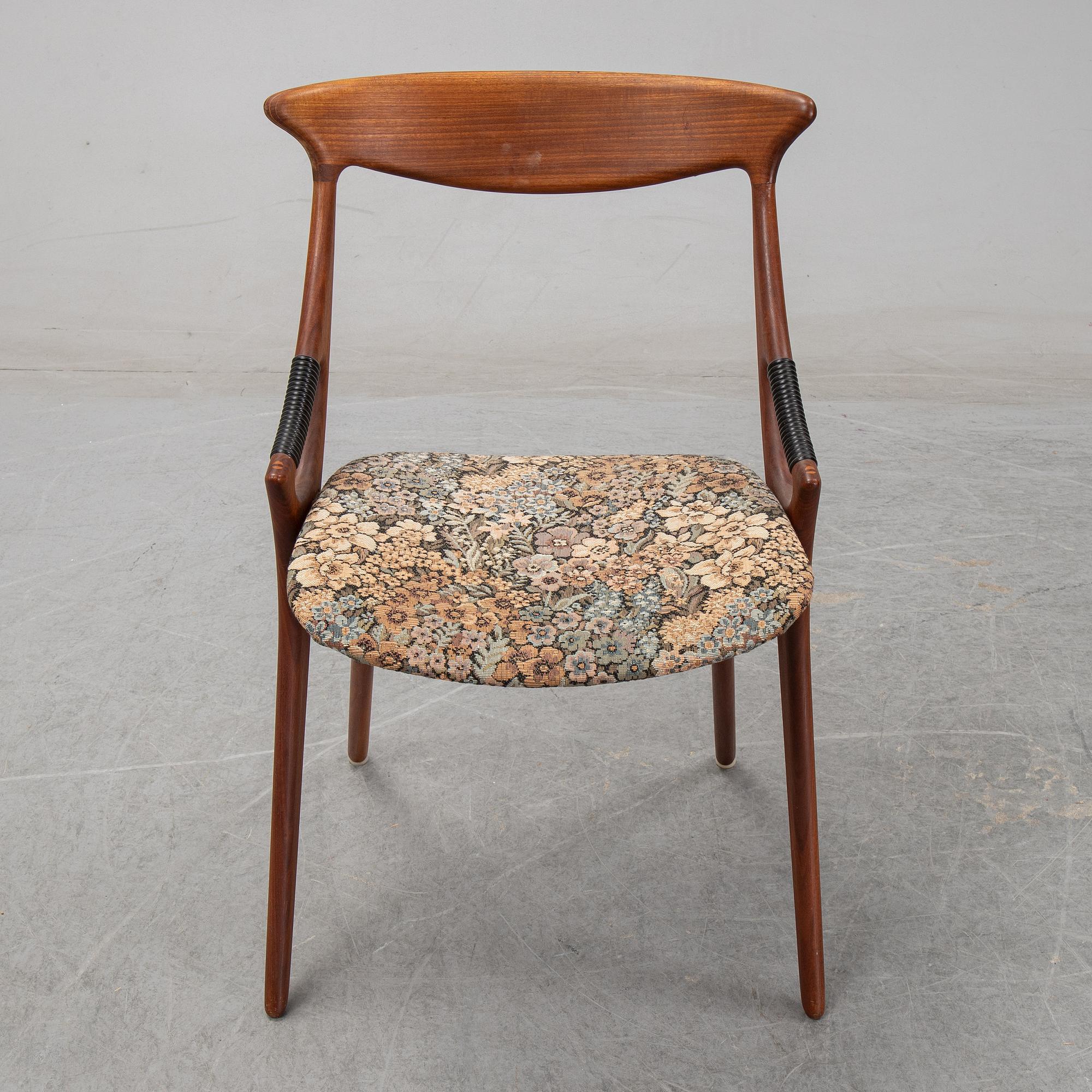 Arne Hovmand-Olsen, a set of four '71' chairs from Mogens Kold.