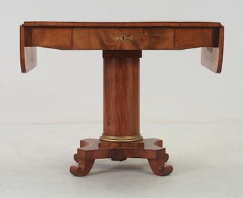 KLAFFBORD, empire, 1800-talets första hälft.