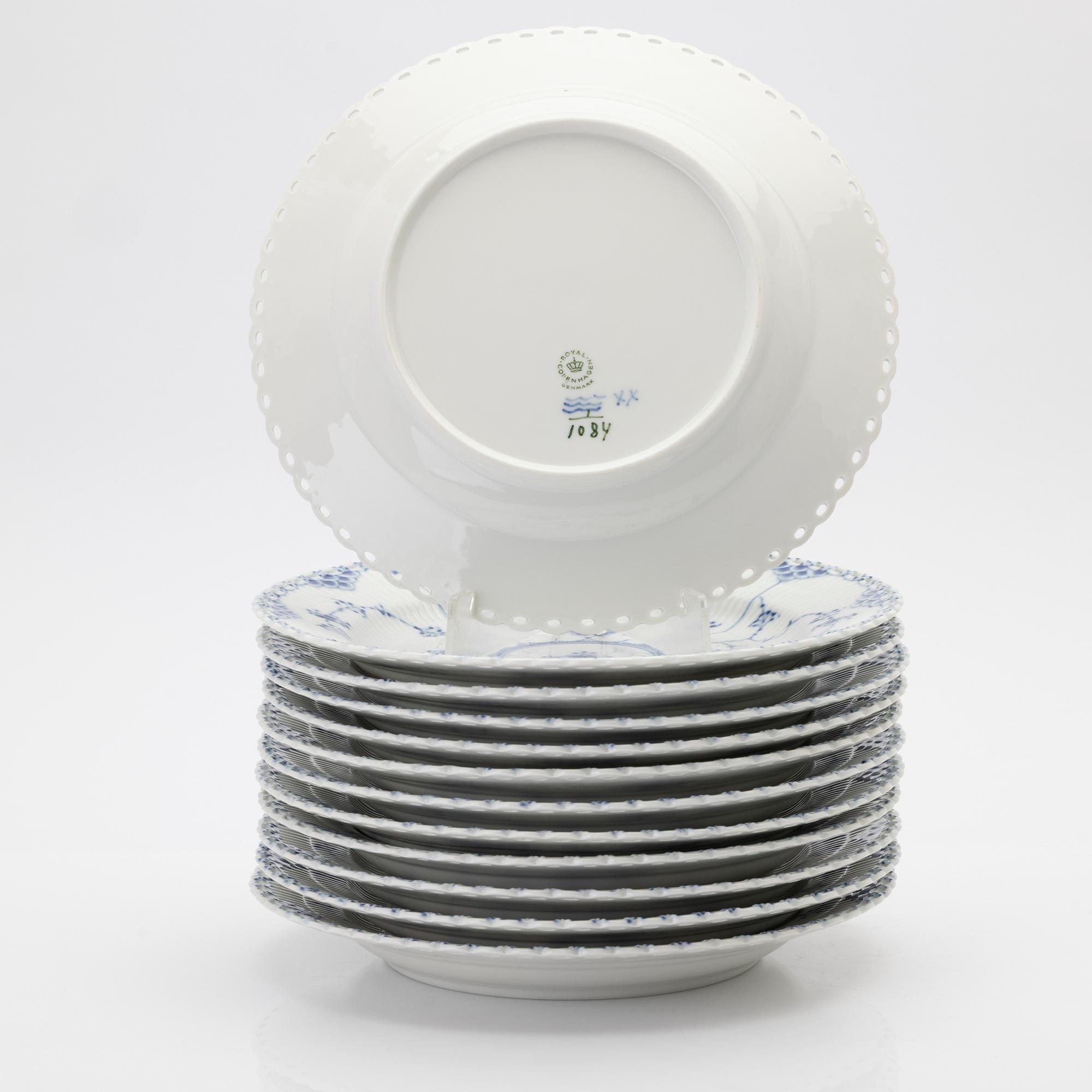 Royal Copenhagen, mattallrikar, 12 st, porslin, "Musselmalet helblond", Danmark.
