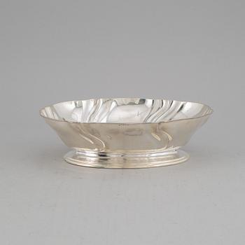 A silver jardiniere, mark of Nordiska Kompaniet NK Stockholm 1918 and Hopeakeskus Oy, Helsingfors 1936.