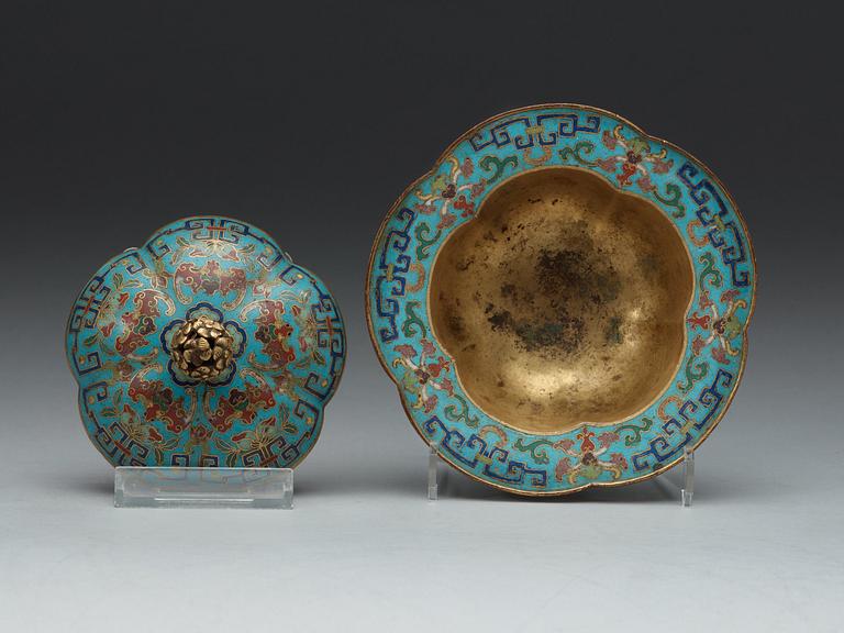 SKÅL med LOCK, cloisonné. Qing dynastin (1644-1912).