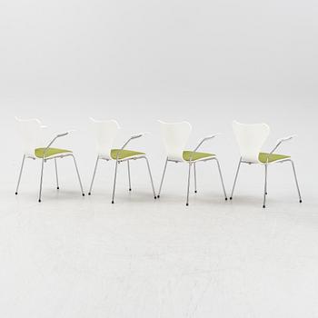 Arne Jacobsen, karmstolar, 4 st, "Sjuan", Fritz Hansen, Danmark, daterade 2001.