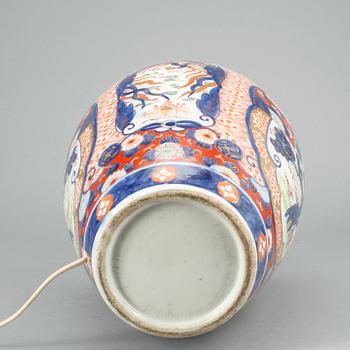 BORDSLAMPA, porslin. Japan, 1900-tal.
