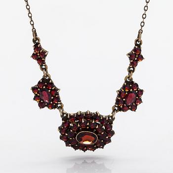 A necklace, brooch and earrings, gilded silver and garnets.