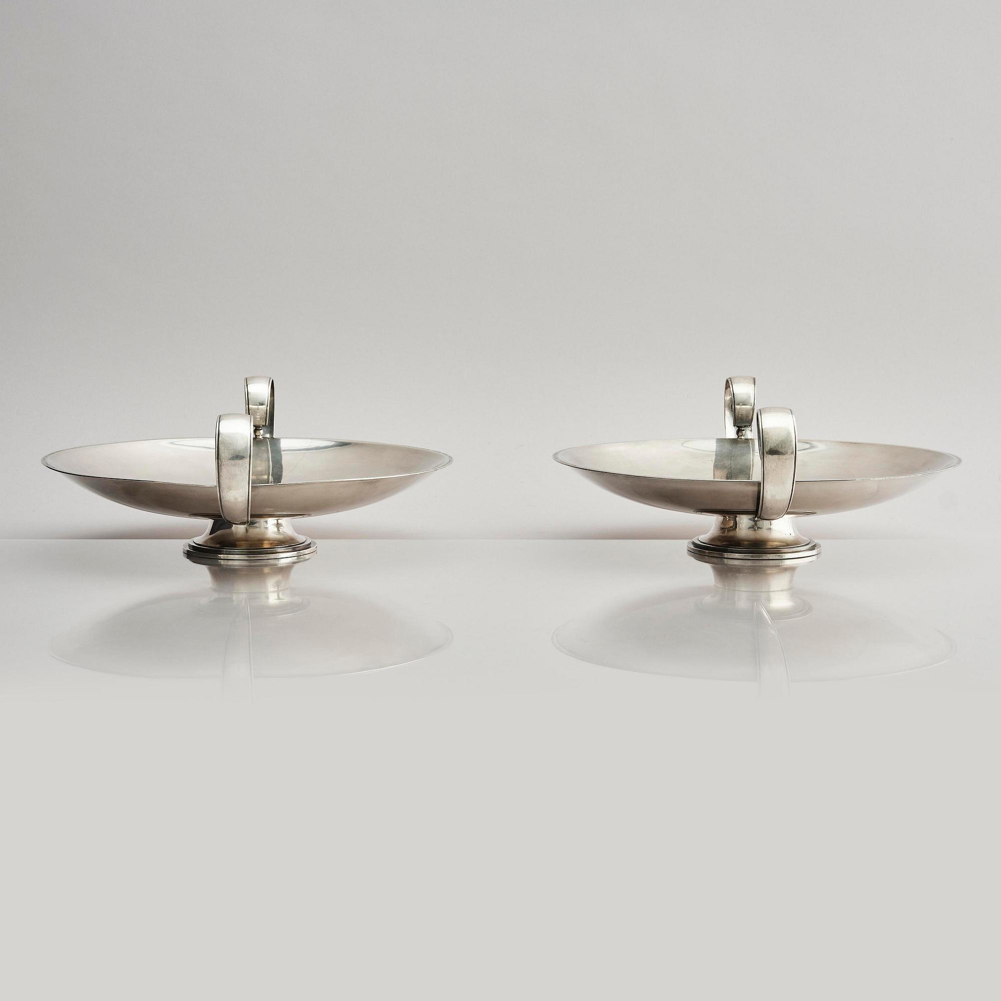 Two sterling silver bowls with handles, Atelier Borgila, designed by Erik Fleming, Stockholm 1930.