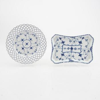 Dinnerware 58 pcs Musselmalet Royal Copenhagen porcelain, second half of the 20th century.