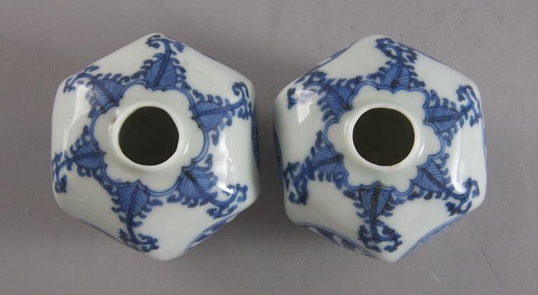 BOJANER, ett par, porslin, Kina.