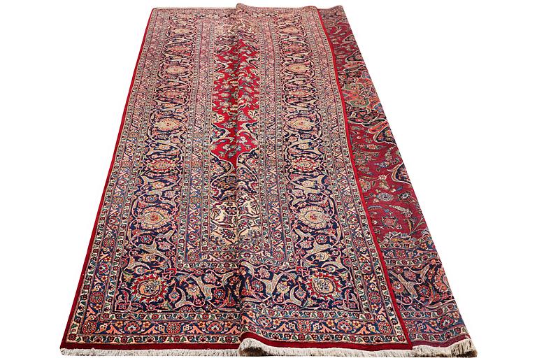 A carpet, Old Kashan, c. 435 x 325 cm.