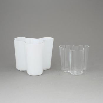 VASER, 2 st, "Savoy", Alvar Aalto, Iittala, etsad märkning.